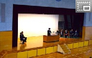 新任職員を代表して挨拶をする新任職員