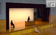 始業式で講話する志賀校長