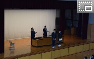 賞状伝達式の様子（プレゼン）